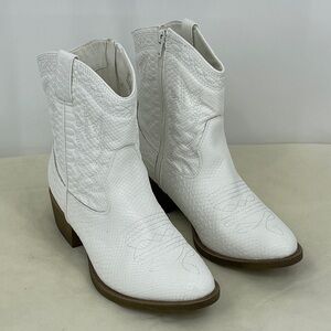 Coconuts by Matisse PISTOL  WHITE  Footwear WOMENS ANKLE BOOTS SIZE 8M